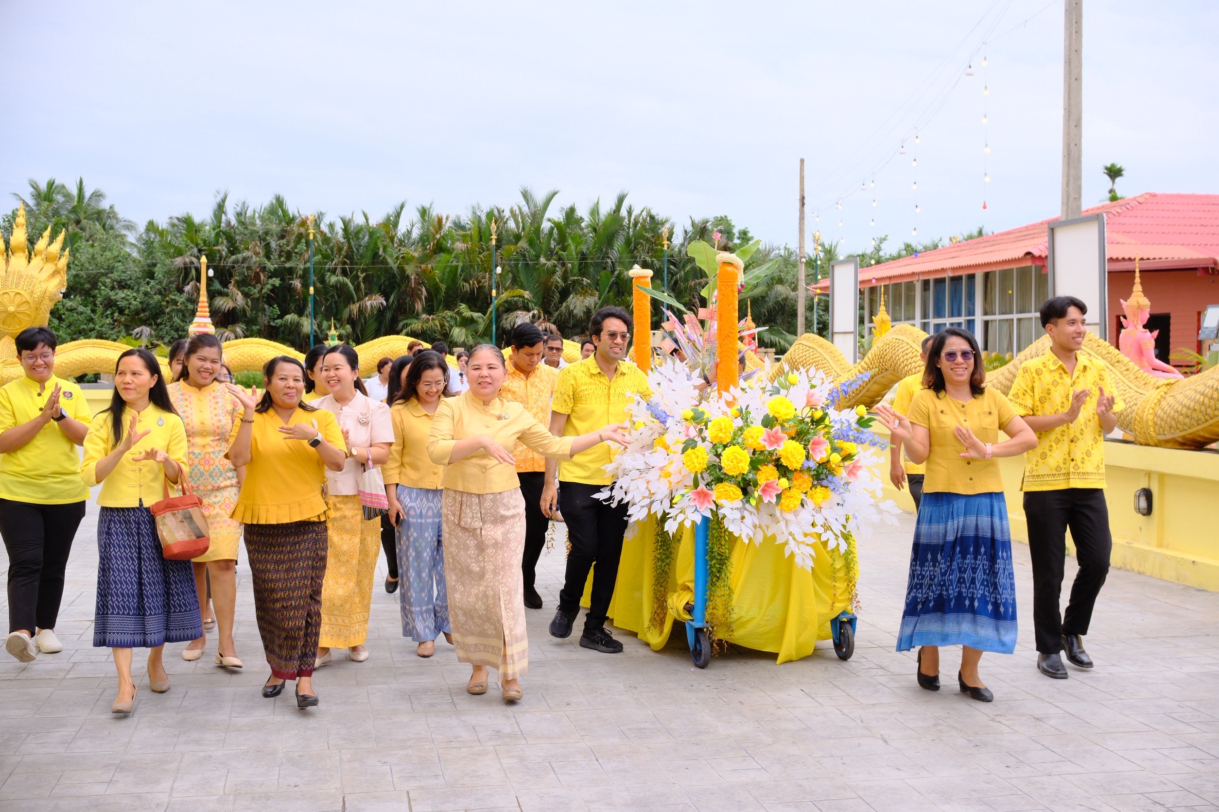 พช.สมุทรสงคราม จัดพิธีถวายเทียนพรรษา เพื่อถวายเป็นพุทธบูชาและถวายเป็นพระราชกุศลแด่ พระบาทสมเด็จพระเจ้าอยู่หัว เนื่องในโอกาสมหามงคลเฉลิมพระชนมพรรษา 28 กรกฎาคม 2568