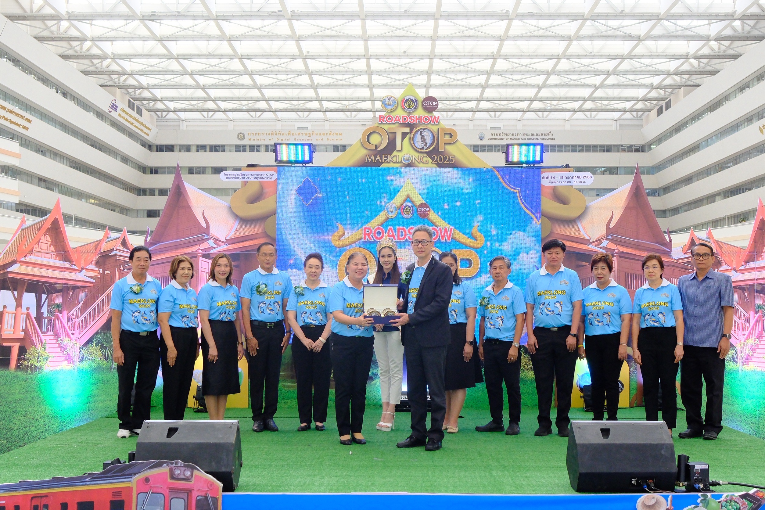 Roadshow OTOP Maeklong 2025 ยกขบวนสินค้า OTOP ชั้นนำจังหวัดสมุทรสงคราม ยกระดับเศรษฐกิจฐานรากให้มั่นคง