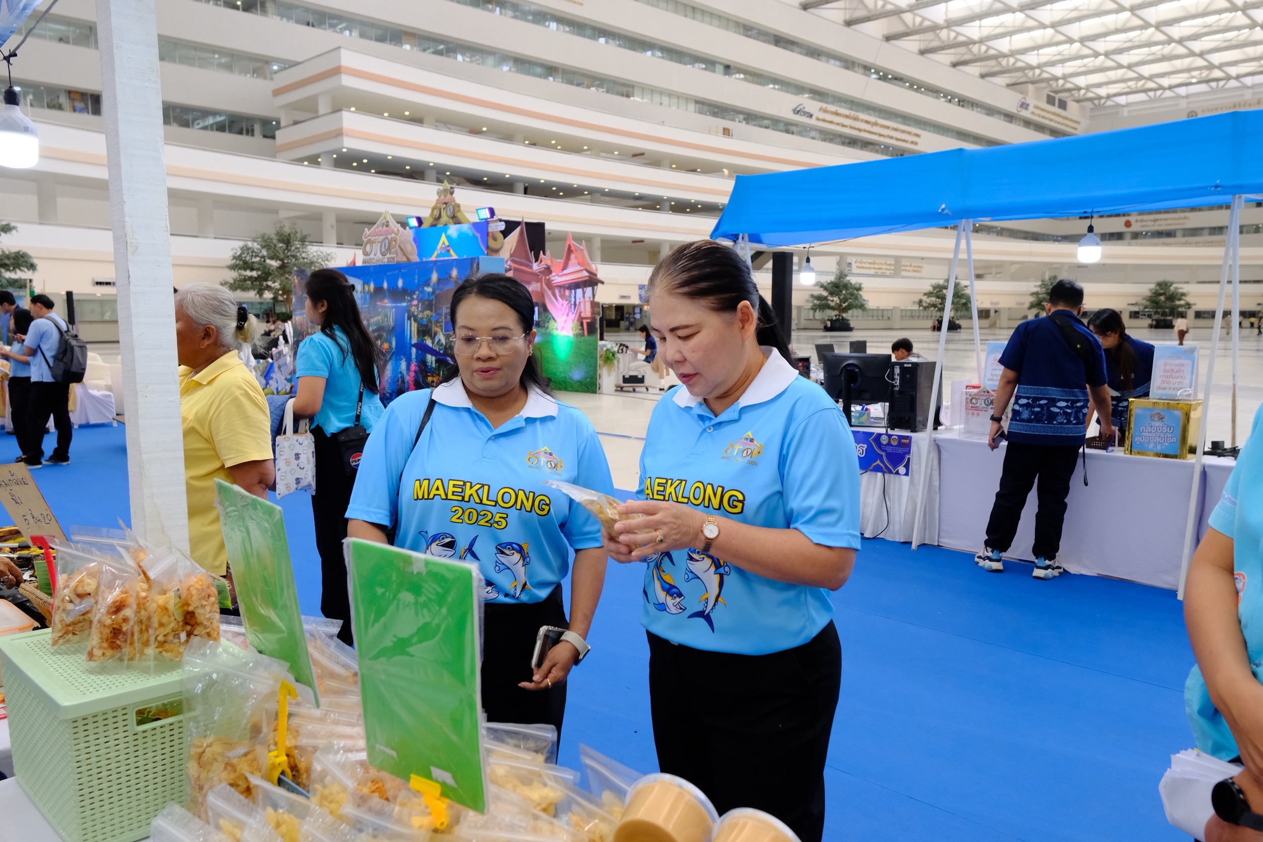 Roadshow OTOP Maeklong 2025 ยกขบวนสินค้า OTOP ชั้นนำจังหวัดสมุทรสงคราม ยกระดับเศรษฐกิจฐานรากให้มั่นคง