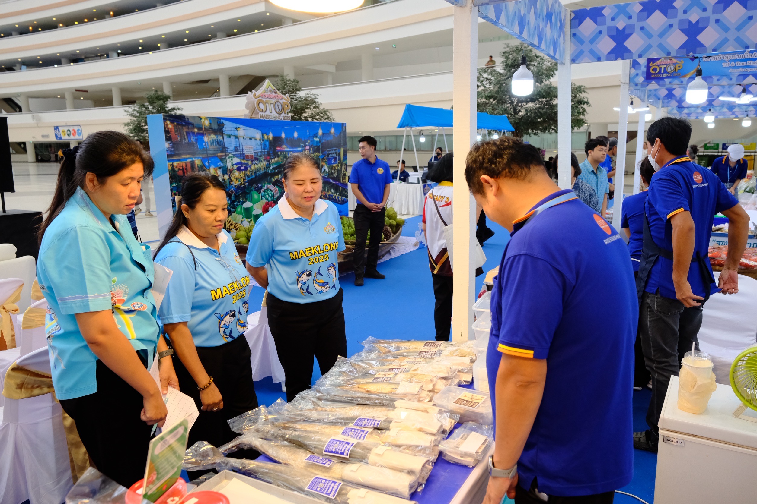 Roadshow OTOP Maeklong 2025 ยกขบวนสินค้า OTOP ชั้นนำจังหวัดสมุทรสงคราม ยกระดับเศรษฐกิจฐานรากให้มั่นคง