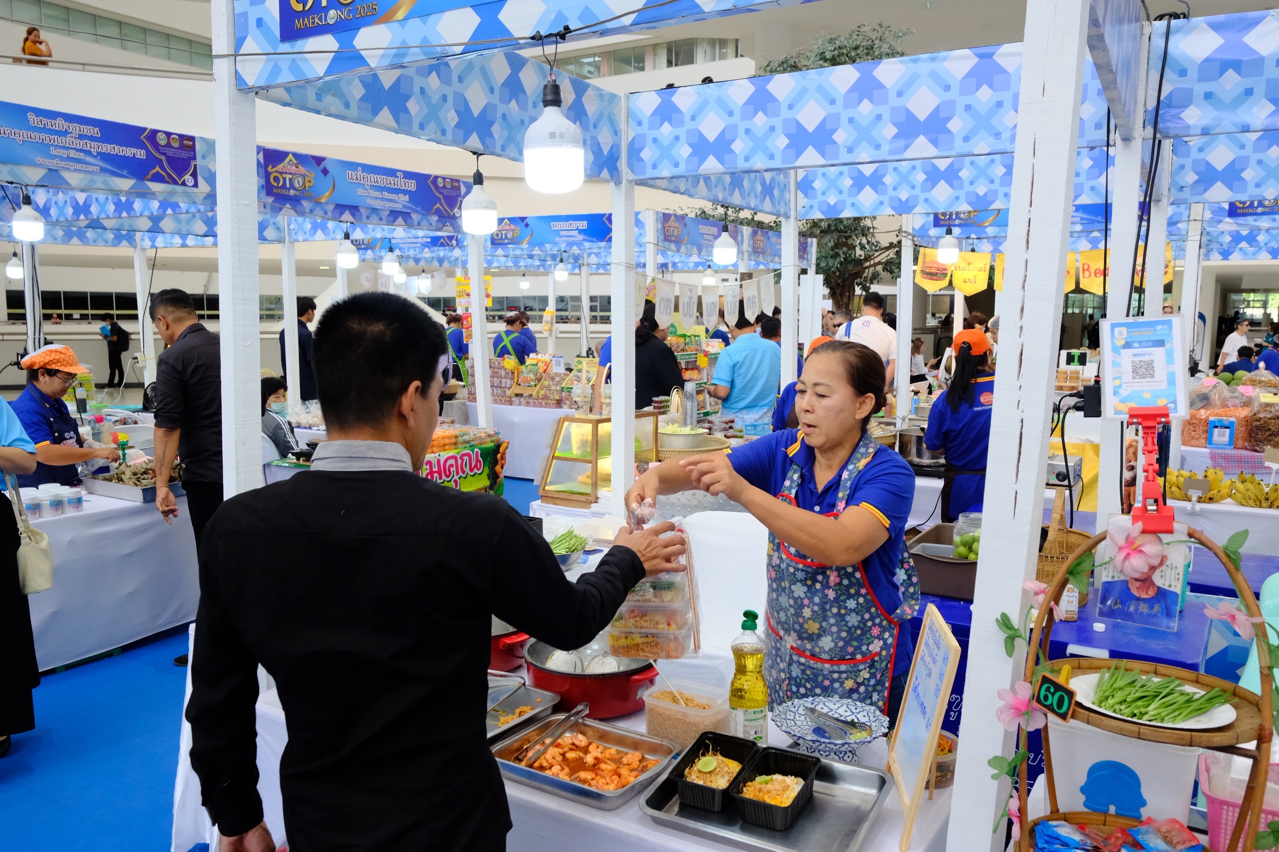 Roadshow OTOP Maeklong 2025 ยกขบวนสินค้า OTOP ชั้นนำจังหวัดสมุทรสงคราม ยกระดับเศรษฐกิจฐานรากให้มั่นคง