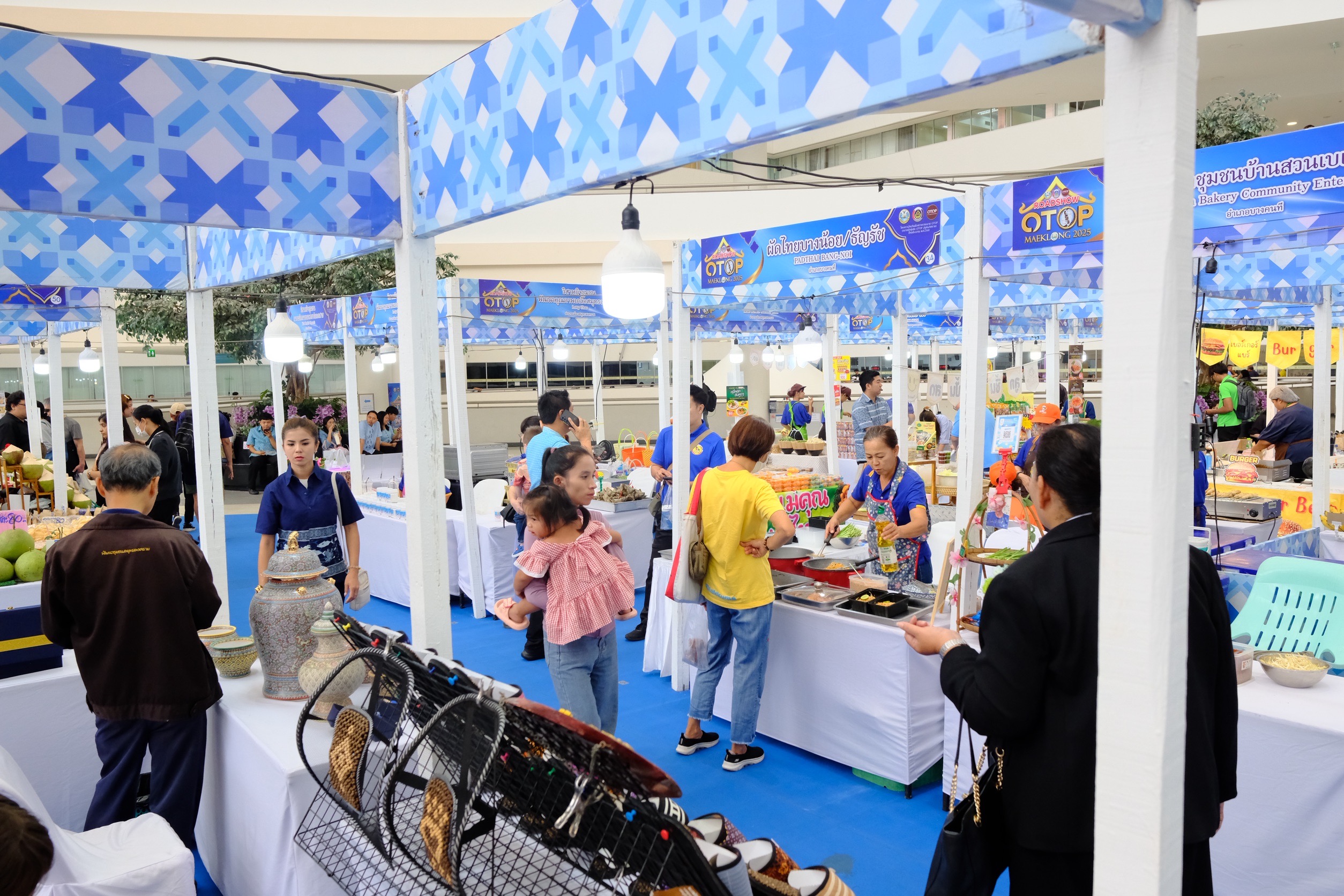 Roadshow OTOP Maeklong 2025 ยกขบวนสินค้า OTOP ชั้นนำจังหวัดสมุทรสงคราม ยกระดับเศรษฐกิจฐานรากให้มั่นคง