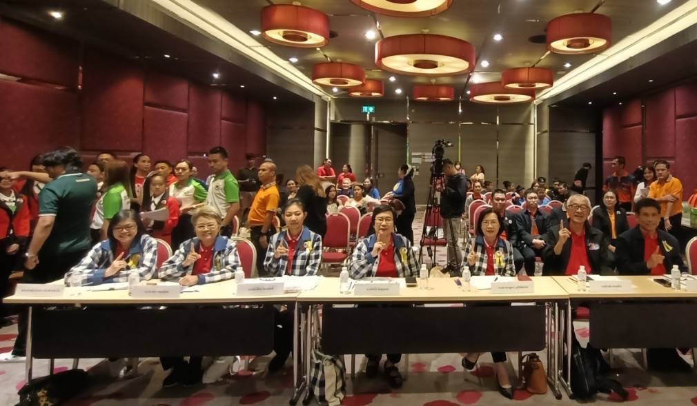 พช.สมุทรสงคราม ร่วมส่งเสริมสนับสนุน พร้อมให้กำลังใจแก่ผู้ร่วมกิจกรรมการประกวดผลงานโครงการ To Be Number One ระดับประเทศ ประจำปี 2568