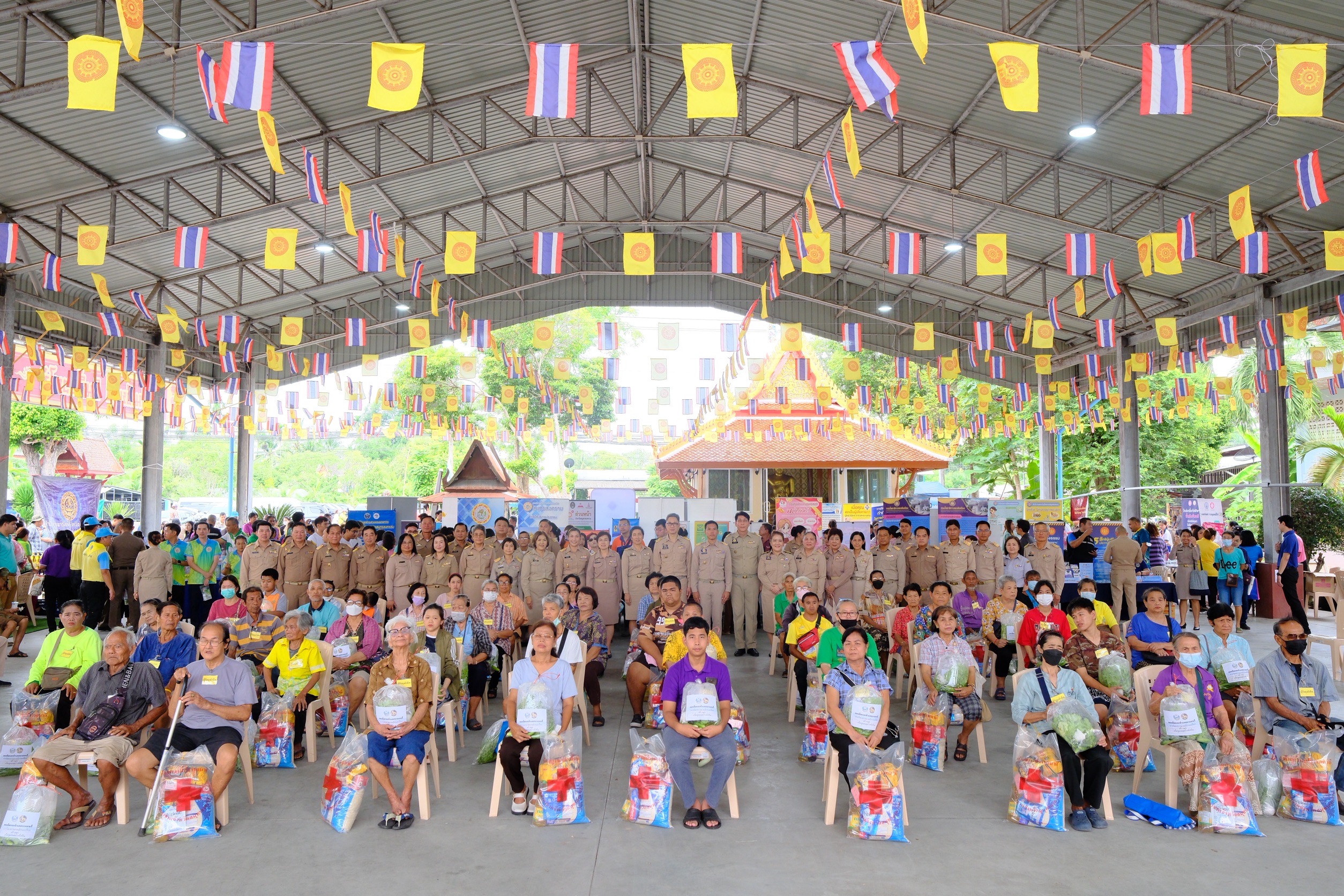 พช.สมุทรสงคราม ร่วมโครงการเสริมสร้างความจงรักภักดีต่อสถาบัน บำบัดทุกข์ บำรุงสุข สร้างรอยยิ้มให้ประชาชน ประจำปีงบประมาณ พ.ศ. 2568 และหน่วยบริการจังหวัดสมุทรสงครามเคลื่อนที่ “บำบัดทุกข์ บำรุงสุข สร้างรอยยิ้มให้ประชาชน”