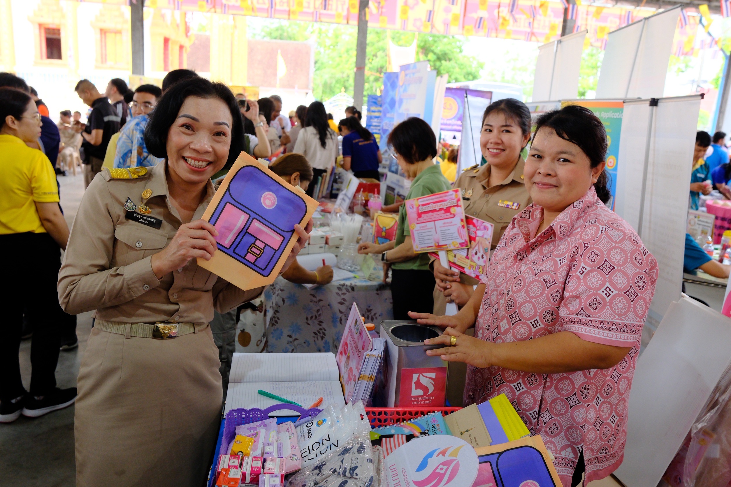 พช.สมุทรสงคราม ร่วมโครงการเสริมสร้างความจงรักภักดีต่อสถาบัน บำบัดทุกข์ บำรุงสุข สร้างรอยยิ้มให้ประชาชน ประจำปีงบประมาณ พ.ศ. 2568 และหน่วยบริการจังหวัดสมุทรสงครามเคลื่อนที่ “บำบัดทุกข์ บำรุงสุข สร้างรอยยิ้มให้ประชาชน”