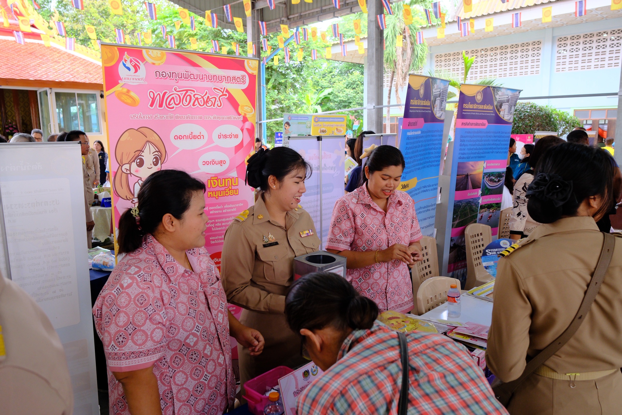 พช.สมุทรสงคราม ร่วมโครงการเสริมสร้างความจงรักภักดีต่อสถาบัน บำบัดทุกข์ บำรุงสุข สร้างรอยยิ้มให้ประชาชน ประจำปีงบประมาณ พ.ศ. 2568 และหน่วยบริการจังหวัดสมุทรสงครามเคลื่อนที่ “บำบัดทุกข์ บำรุงสุข สร้างรอยยิ้มให้ประชาชน”