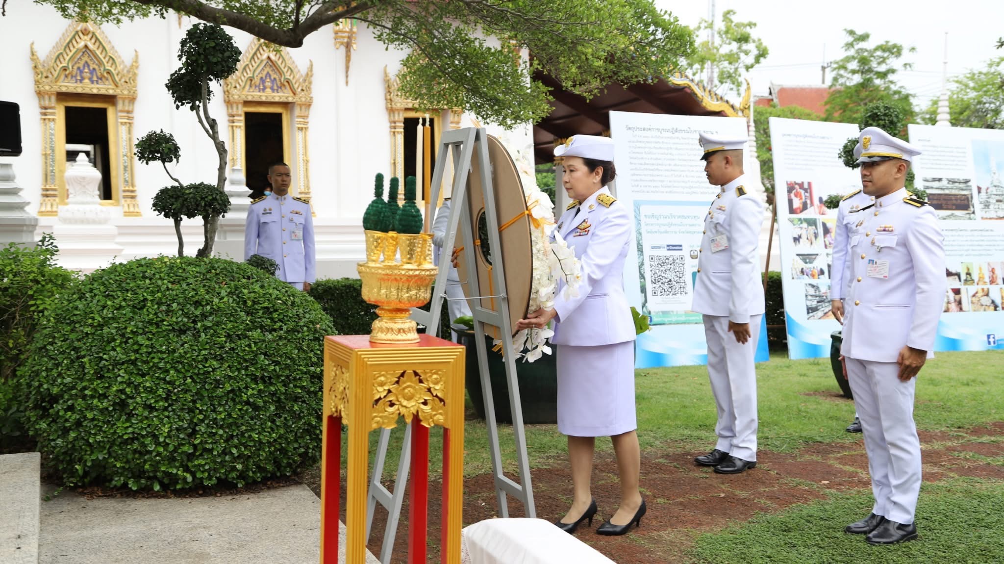 พช.สมุทรสงคราม ร่วมพิธีวางพวงมาลาถวายราชสักการะ พิธีบำเพ็ญกุศลทักษิณานุปทาน อุทิศถวายพระราชกุศลเนื่องในอภิลักขิตสมัย วันคล้ายวันสวรรคตพระบาทสมเด็จพระพุทธเลิศหล้านภาลัย รัชกาลที่ 2 ปีที่ 201 และพิธีทอดผ้าป่า ถวายพระราชกุศล เพื่อสมทบทุนในการบูรณปฏิสังขรณ์โบราณสถาน วัดอัมพวันเจติยาราม (พระปรางค์ พระพุทธรูป พระพุทธไสยาสน์ พระวิหารคด พระที่นั่งทรงธรรม และภูมิทัศน์)
