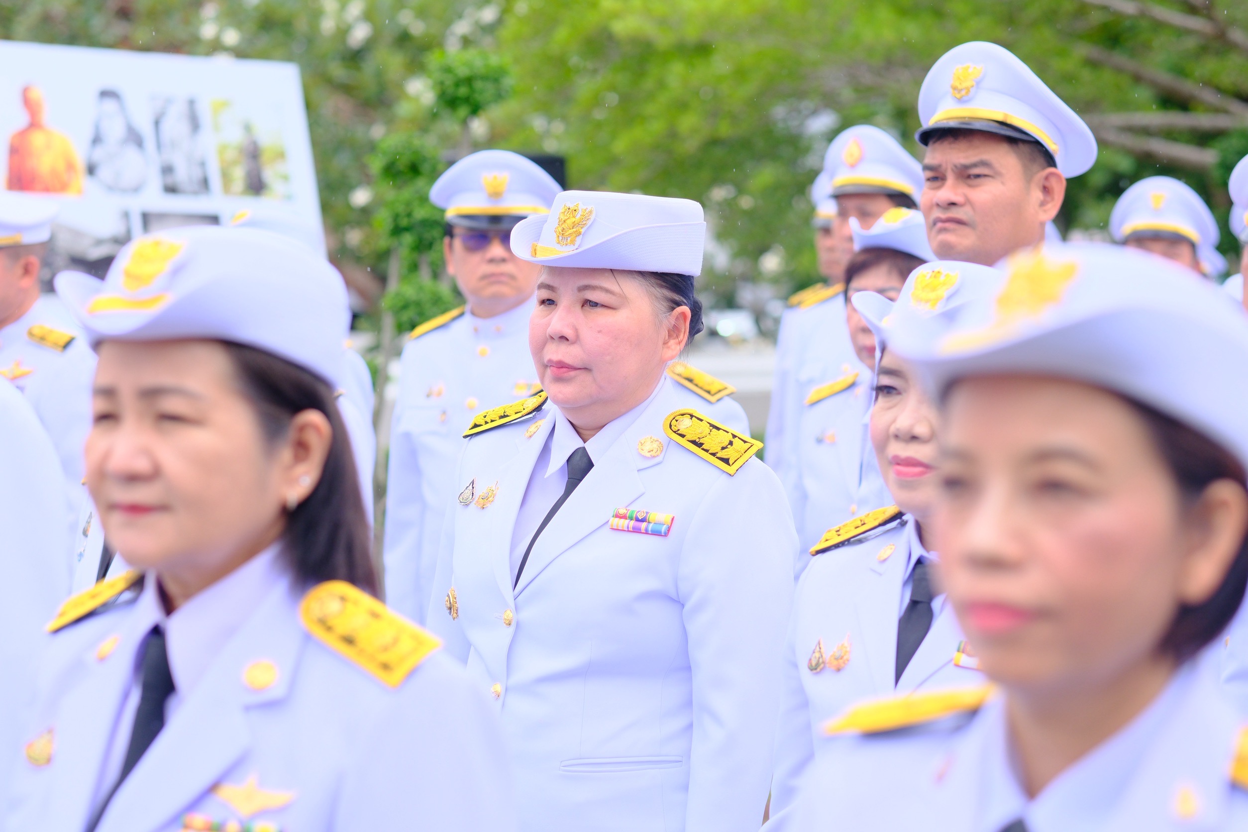 พช.สมุทรสงคราม ร่วมพิธีวางพวงมาลาถวายราชสักการะ พิธีบำเพ็ญกุศลทักษิณานุปทาน อุทิศถวายพระราชกุศลเนื่องในอภิลักขิตสมัย วันคล้ายวันสวรรคตพระบาทสมเด็จพระพุทธเลิศหล้านภาลัย รัชกาลที่ 2 ปีที่ 201 และพิธีทอดผ้าป่า ถวายพระราชกุศล เพื่อสมทบทุนในการบูรณปฏิสังขรณ์โบราณสถาน วัดอัมพวันเจติยาราม (พระปรางค์ พระพุทธรูป พระพุทธไสยาสน์ พระวิหารคด พระที่นั่งทรงธรรม และภูมิทัศน์)