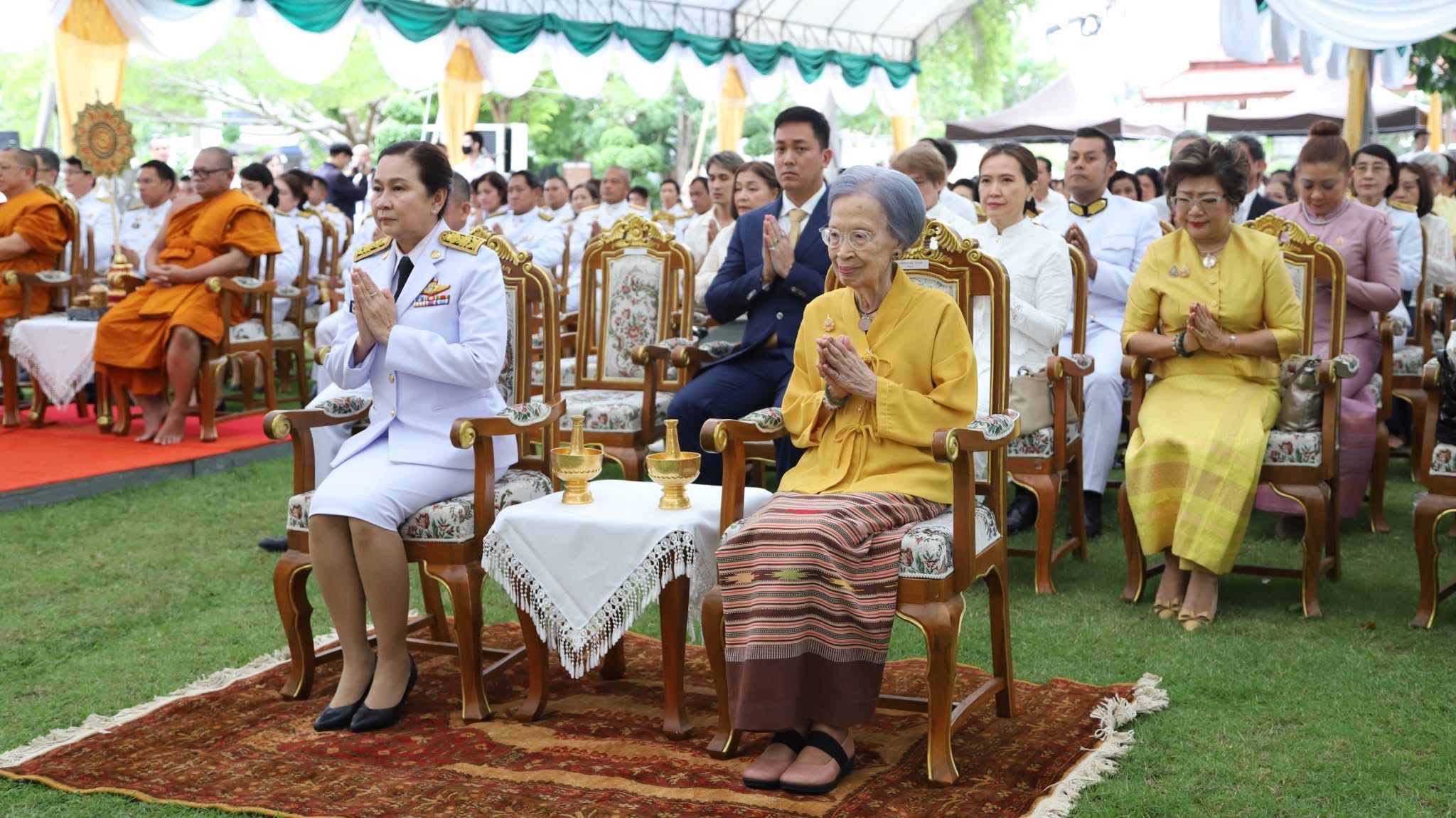 พช.สมุทรสงคราม ร่วมพิธีวางพวงมาลาถวายราชสักการะ พิธีบำเพ็ญกุศลทักษิณานุปทาน อุทิศถวายพระราชกุศลเนื่องในอภิลักขิตสมัย วันคล้ายวันสวรรคตพระบาทสมเด็จพระพุทธเลิศหล้านภาลัย รัชกาลที่ 2 ปีที่ 201 และพิธีทอดผ้าป่า ถวายพระราชกุศล เพื่อสมทบทุนในการบูรณปฏิสังขรณ์โบราณสถาน วัดอัมพวันเจติยาราม (พระปรางค์ พระพุทธรูป พระพุทธไสยาสน์ พระวิหารคด พระที่นั่งทรงธรรม และภูมิทัศน์)