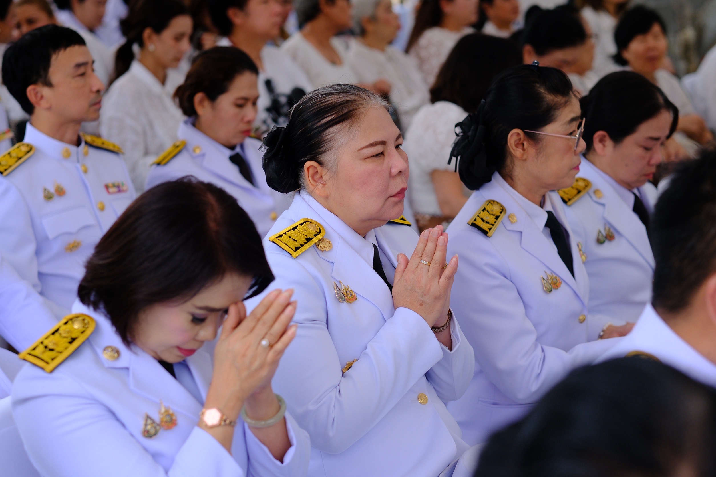 พช.สมุทรสงคราม ร่วมพิธีวางพวงมาลาถวายราชสักการะ พิธีบำเพ็ญกุศลทักษิณานุปทาน อุทิศถวายพระราชกุศลเนื่องในอภิลักขิตสมัย วันคล้ายวันสวรรคตพระบาทสมเด็จพระพุทธเลิศหล้านภาลัย รัชกาลที่ 2 ปีที่ 201 และพิธีทอดผ้าป่า ถวายพระราชกุศล เพื่อสมทบทุนในการบูรณปฏิสังขรณ์โบราณสถาน วัดอัมพวันเจติยาราม (พระปรางค์ พระพุทธรูป พระพุทธไสยาสน์ พระวิหารคด พระที่นั่งทรงธรรม และภูมิทัศน์)