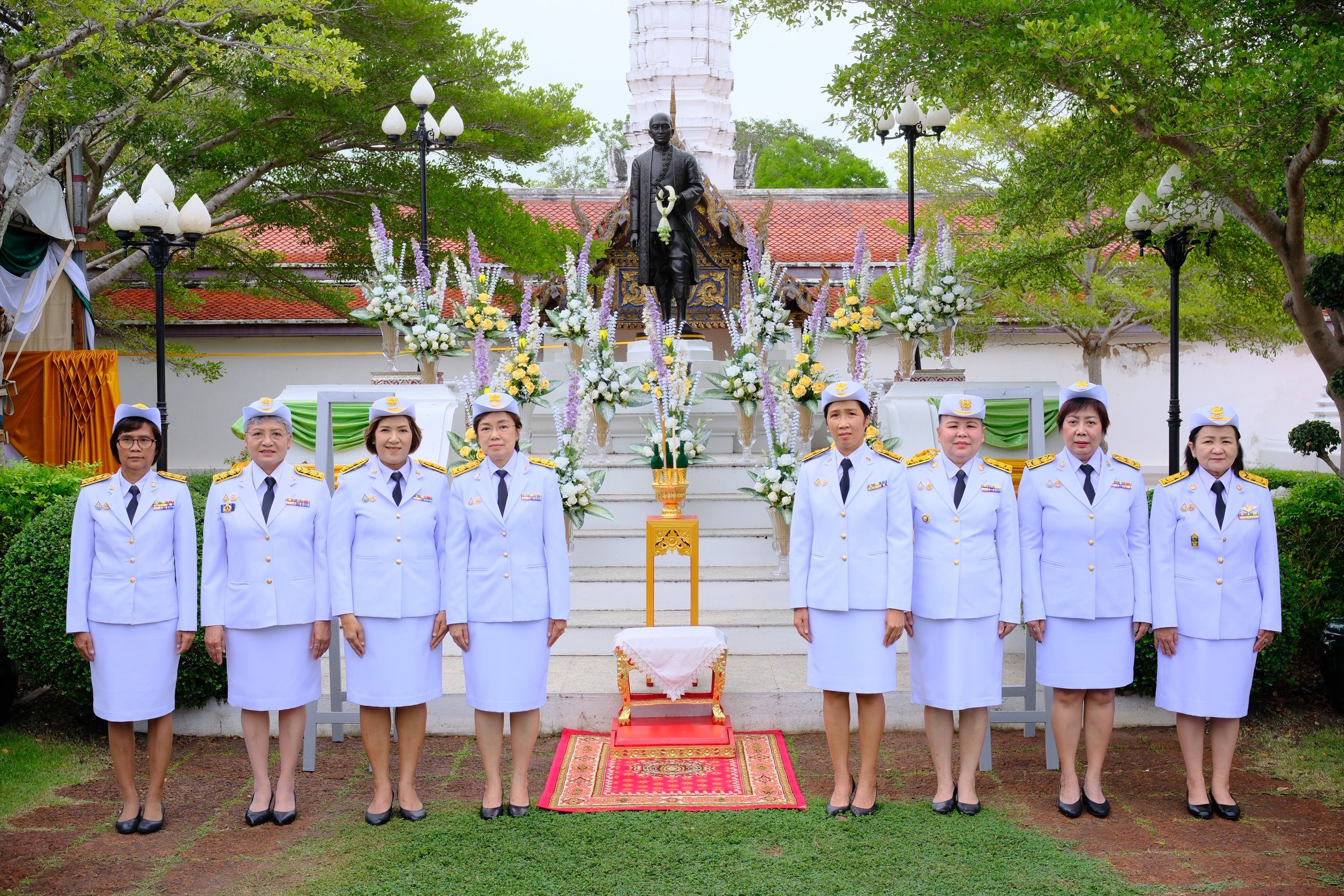 พช.สมุทรสงคราม ร่วมพิธีวางพวงมาลาถวายราชสักการะ พิธีบำเพ็ญกุศลทักษิณานุปทาน อุทิศถวายพระราชกุศลเนื่องในอภิลักขิตสมัย วันคล้ายวันสวรรคตพระบาทสมเด็จพระพุทธเลิศหล้านภาลัย รัชกาลที่ 2 ปีที่ 201 และพิธีทอดผ้าป่า ถวายพระราชกุศล เพื่อสมทบทุนในการบูรณปฏิสังขรณ์โบราณสถาน วัดอัมพวันเจติยาราม (พระปรางค์ พระพุทธรูป พระพุทธไสยาสน์ พระวิหารคด พระที่นั่งทรงธรรม และภูมิทัศน์)